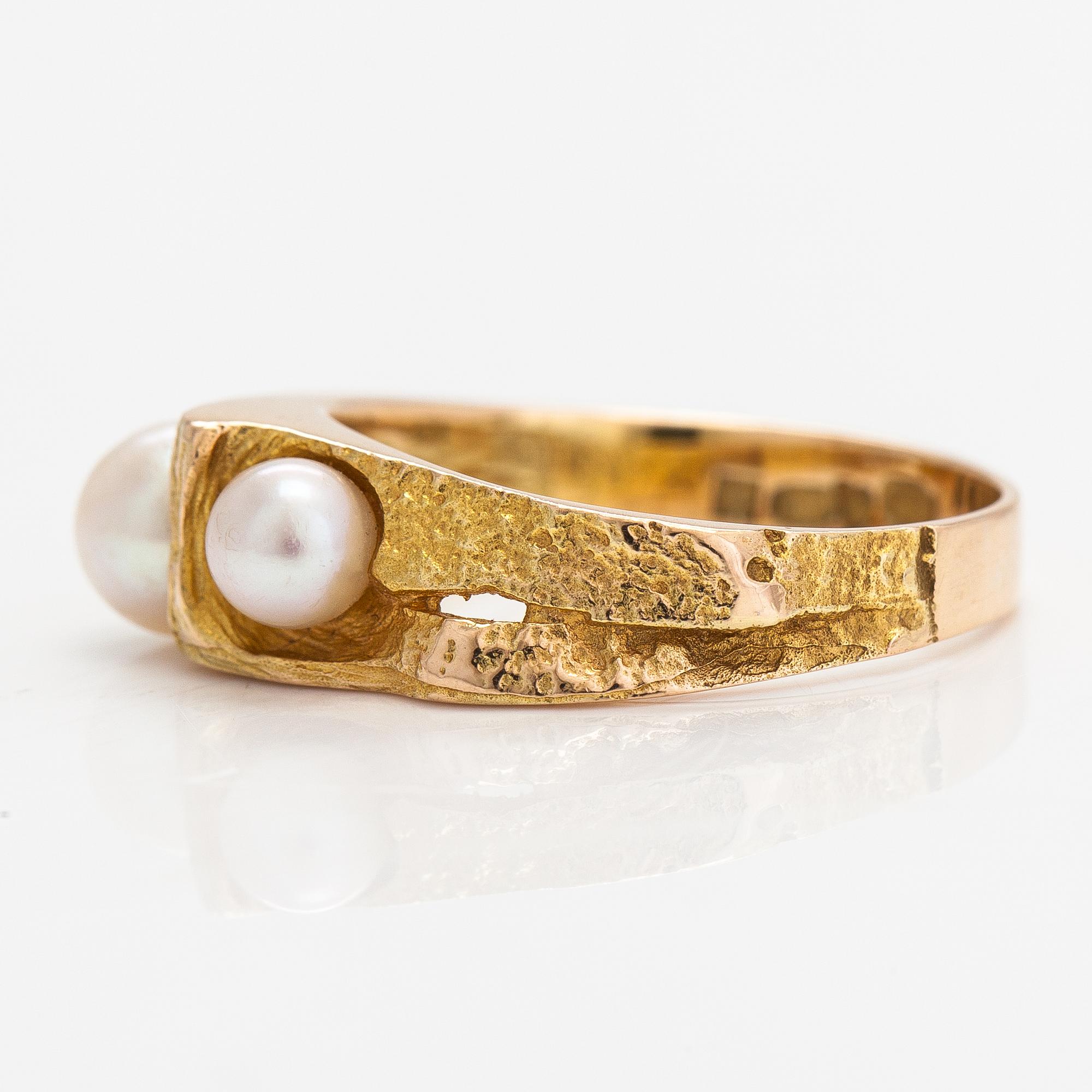 Björn Weckström, Ring "Viskning", 14K guld och odlade pärlor. Lapponia.