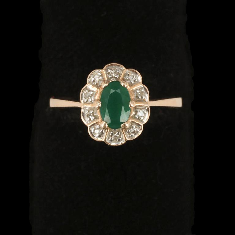 SORMUS, kultaa 14K, smaragdi ja pieniä timantteja. 1995. Vikt 2 g.