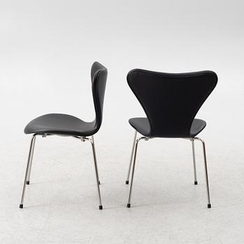 Arne Jacobsen, chairs, set of 5, "The Seven" Fritz Hansen, Denmark, late 20th century.