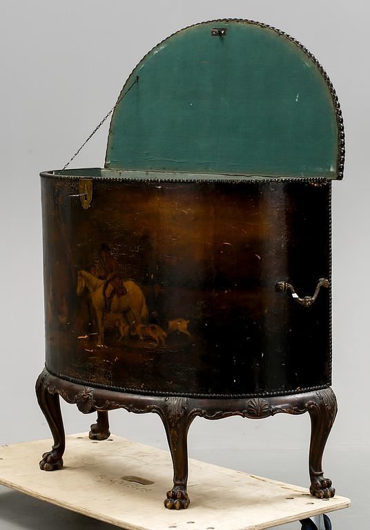 SKÅP. Engelsk stil. 1900-talets början.