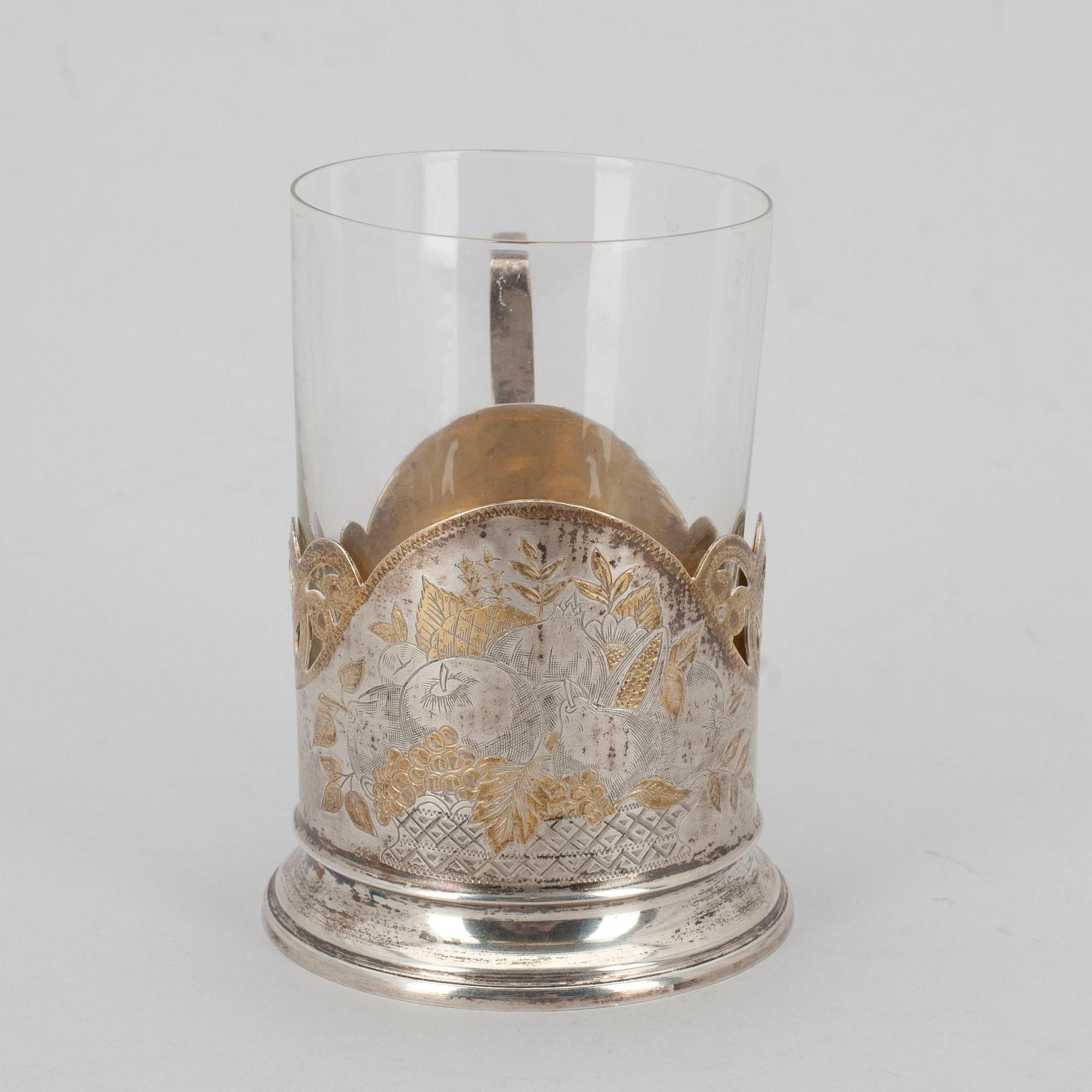 TEGLASHÅLLARE med GLAS, silver, Moskva, Sovjetunioinen. Silvervikt 111 g.