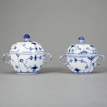 SOCKERSKÅLAR, ett par. "Musselmalet", Royal Copenhagen.