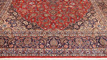 A Keshan carpet, approx. 410 x 307 cm.