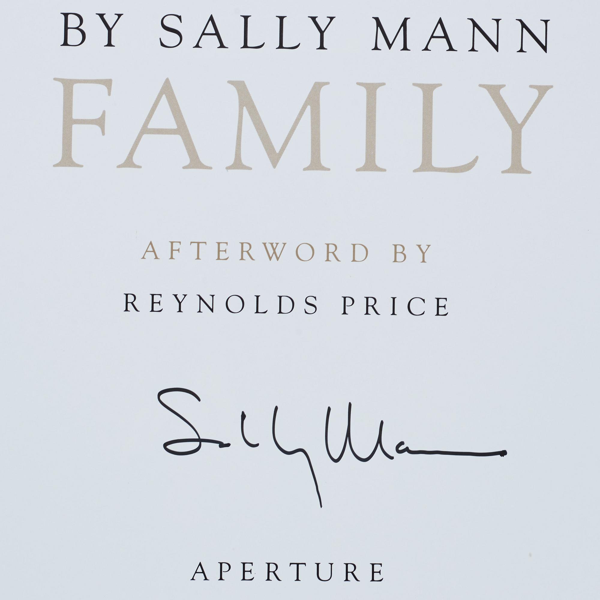 Sally Mann, bok Immediate Family signed.