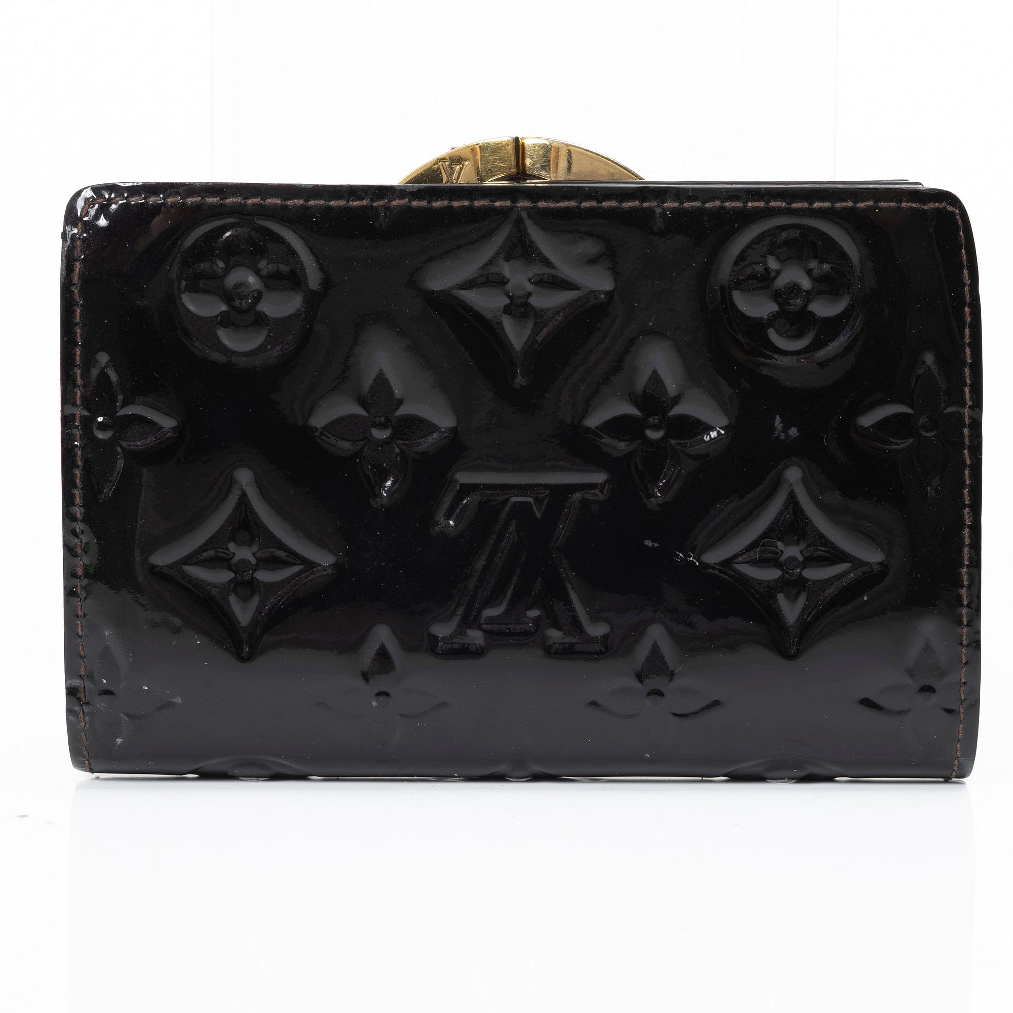 Louis Vuitton, Translation: "wallet".