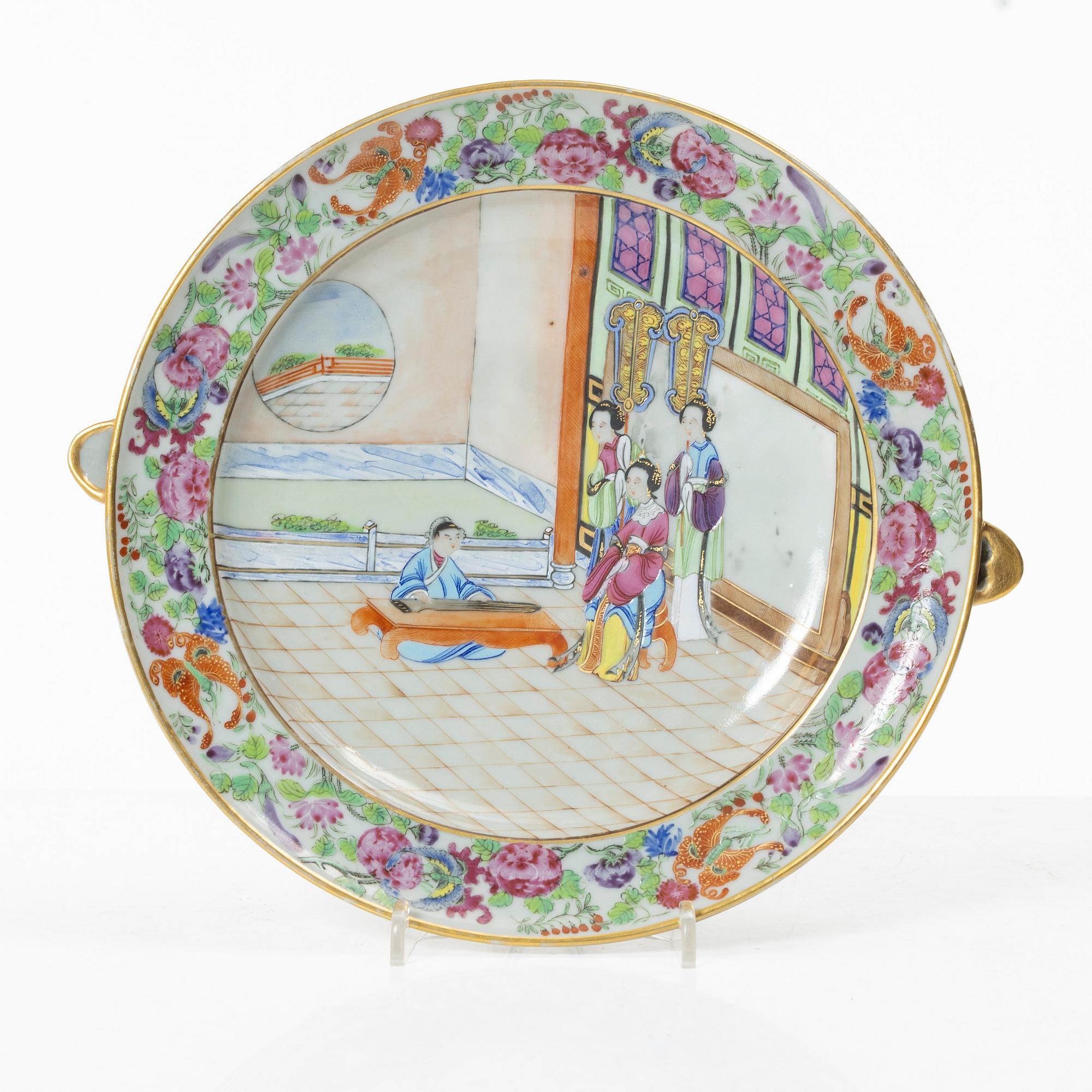 Värmefat, porslin. Qingdynastin, Kanton, 1800-tal.