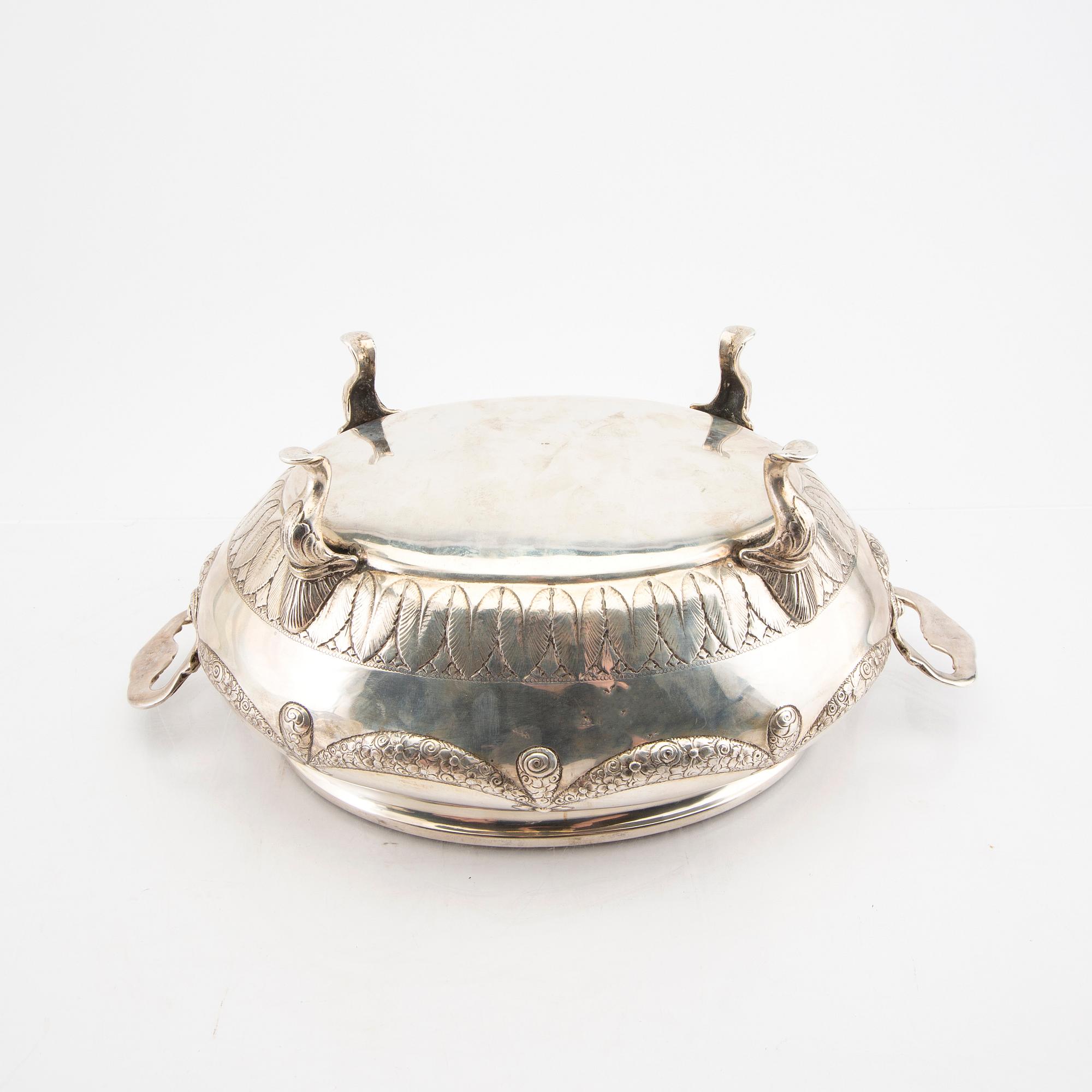 A Swedish 20th century silver tureen Swedish import impress, weight 2460 grams.