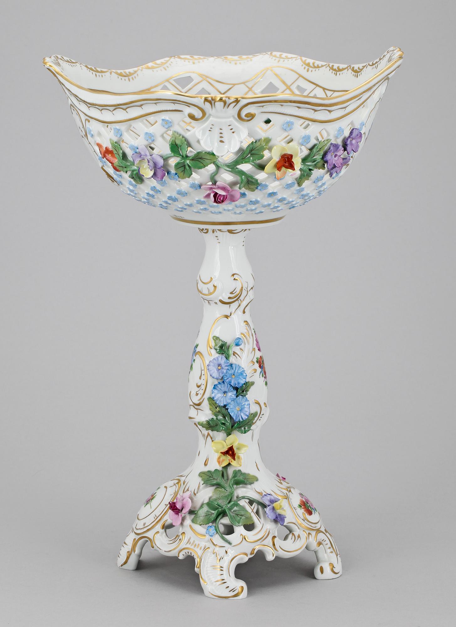 PRAKTSKÅL, porslin, rokokostil, Dresden, 1900-talets mitt.