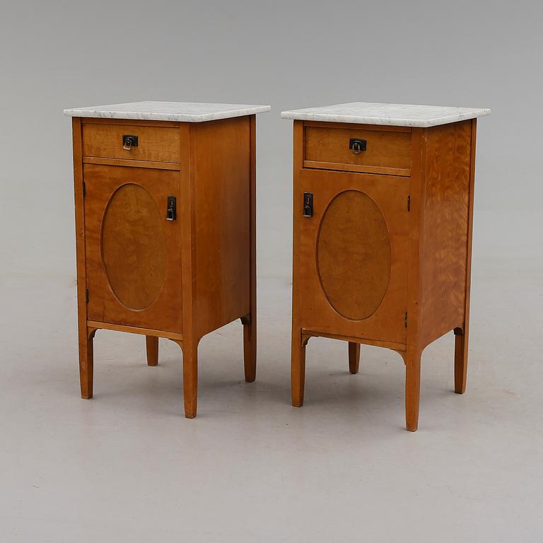 SÄNGBORD, 1 par, 1900-talets första hälft.