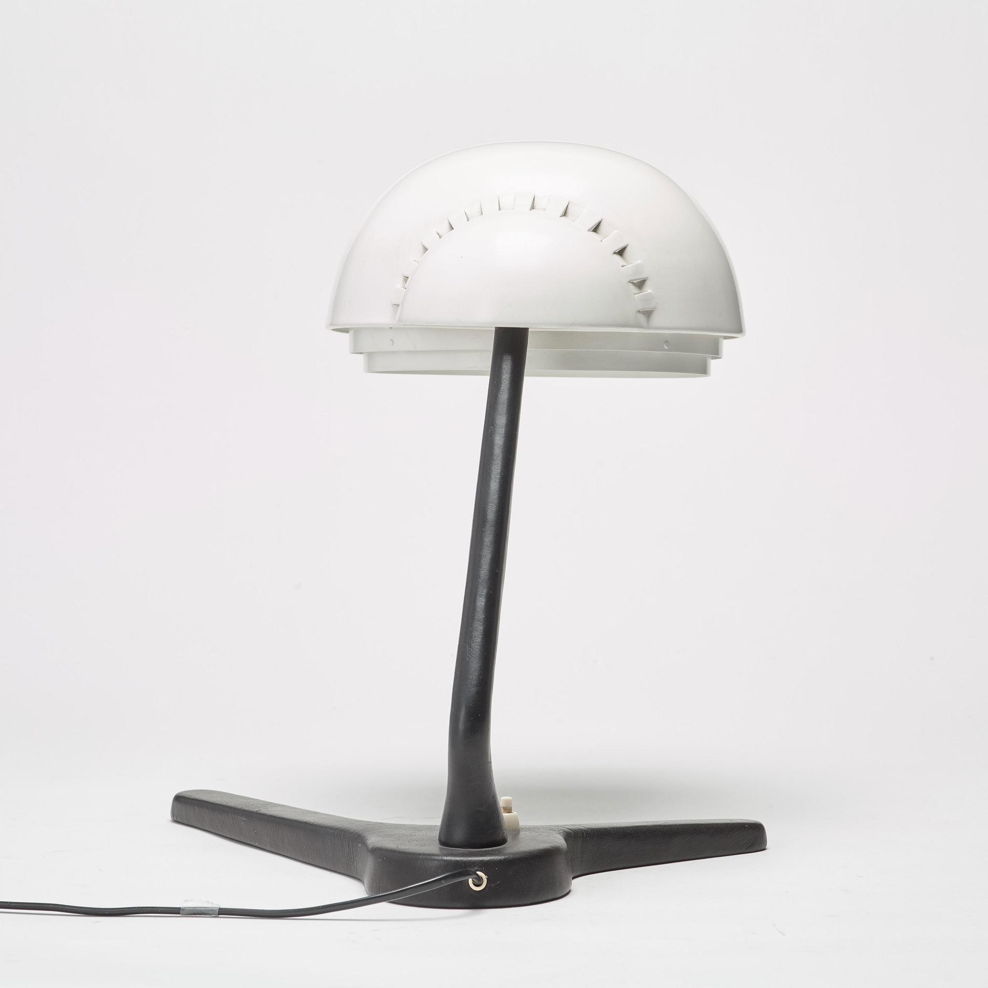 Alvar Aalto, bordslampa, Valaistustyö, Finland 1950-tal, modell A 704.