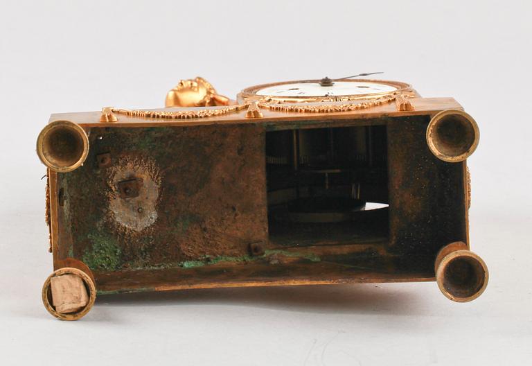 BORDSPENDYL, empire. Frankrike 1800-talets första hälft. Paris.