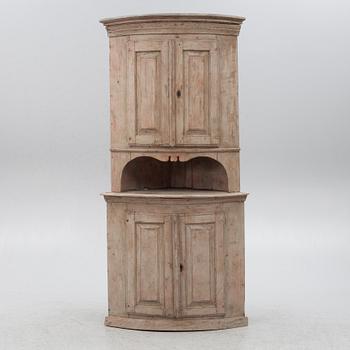 A Gustavian corner cabinet, circa 1800.