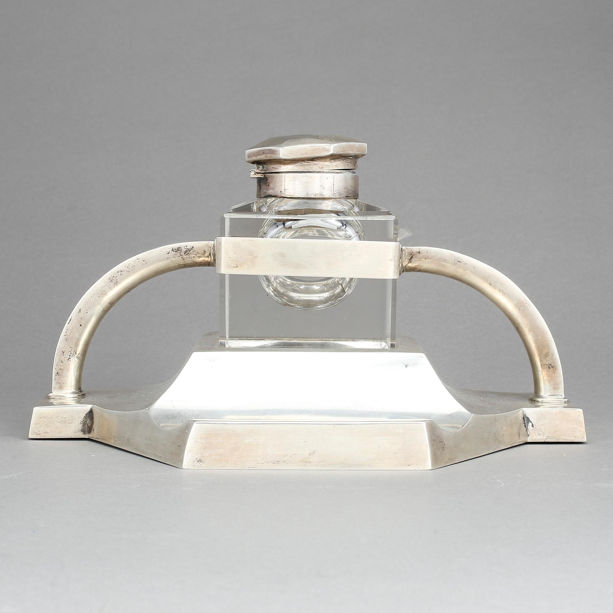 KUNGLIGT SKRIVSTÄLL, KRONPRINSPARET GUSTAF ADOLF OCH MARGARETA, silver, AG. Dufva, Stockholm 1913. Silvervikt ca 675 g.