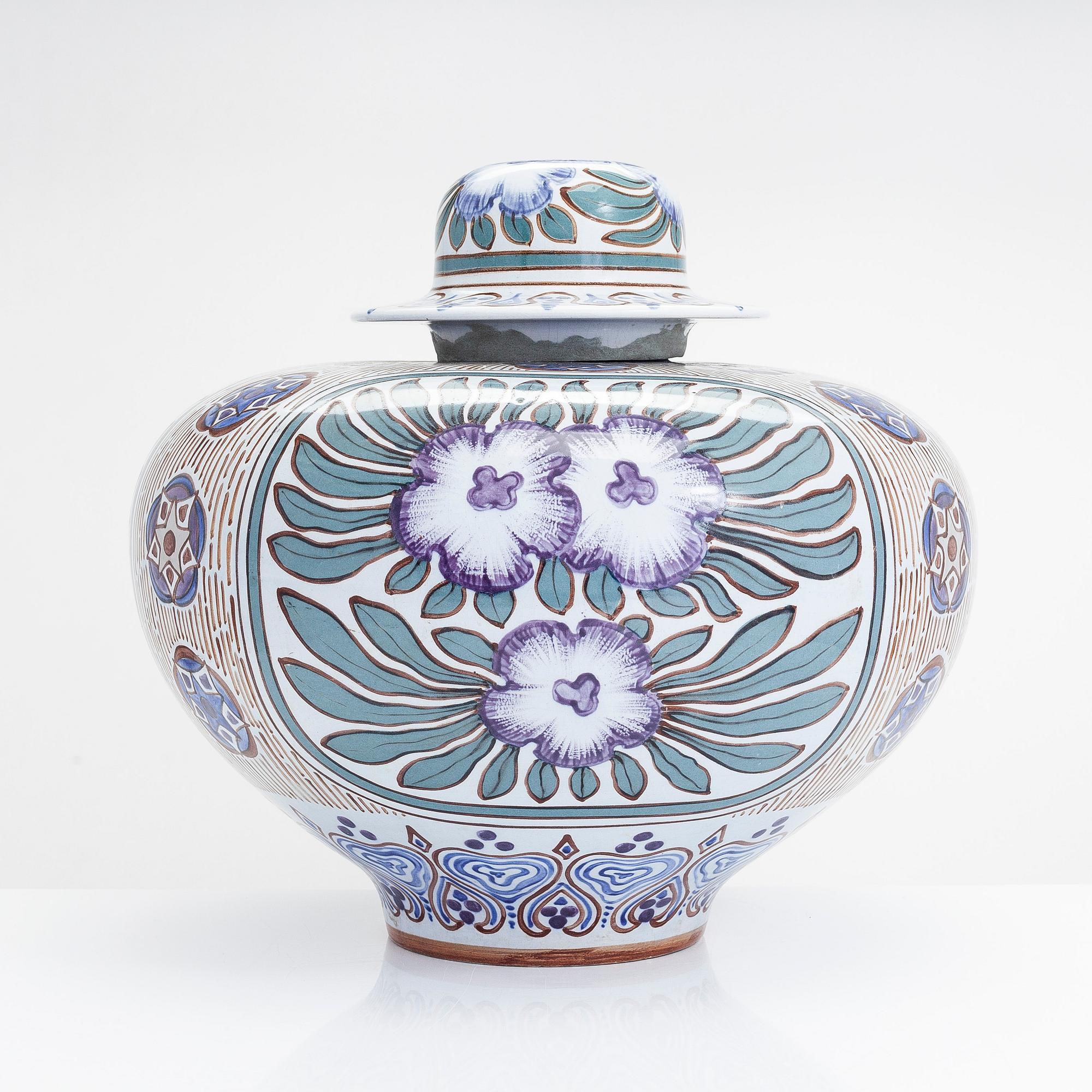 Thure Öberg, A ceramic urn for Arabia, Finland, signed T. Öberg Arabia 1920.