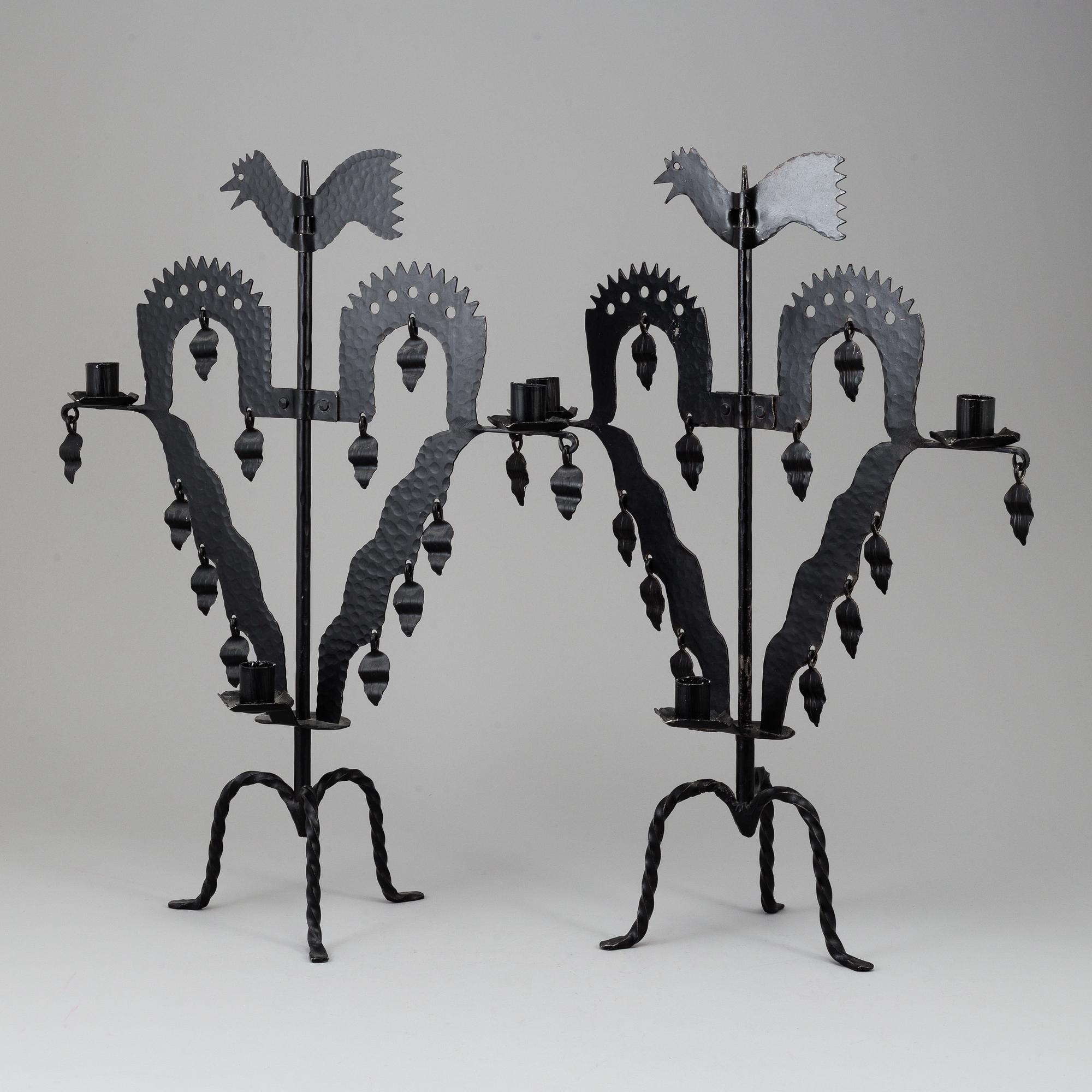 KANDELABRAR , 2 st smide, "Tuppljusstake" Design Gustaf Ancarkrona, Käck & Hedbys, Leksand.