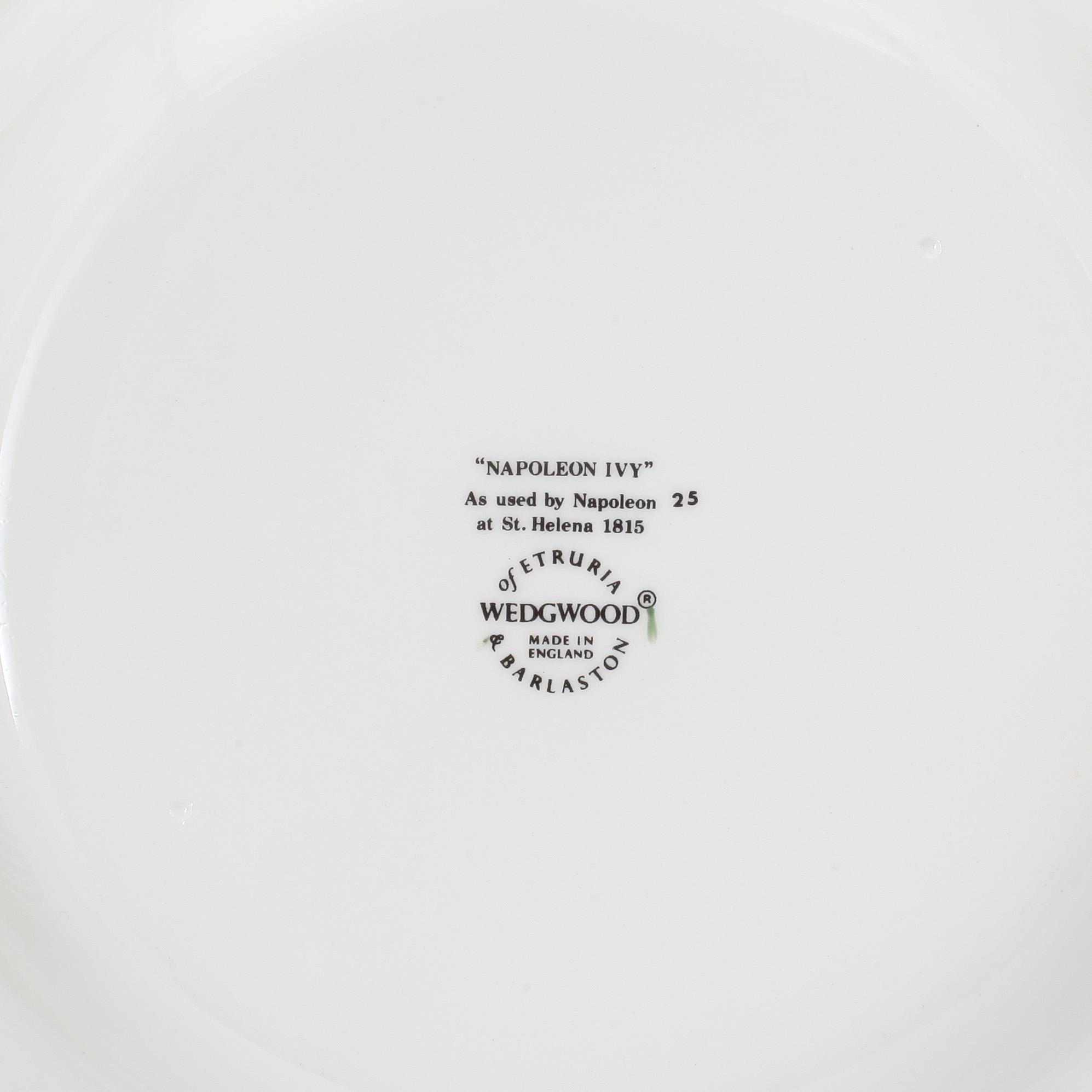 DJUPA TALLRIKAR, 8 st, flintgods, "Napoleon Ivy", Wedgwood, England, 1900-talets andra hälft.