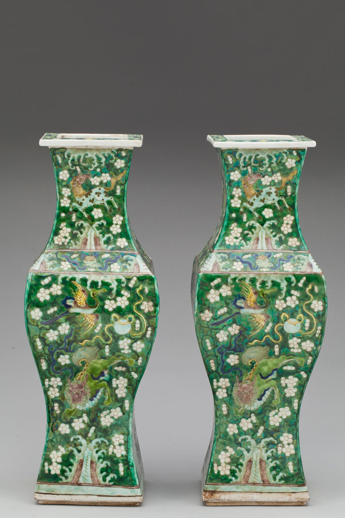VASER, ett par, porslin, Kangxi-stil, Kina 1800-tal.
