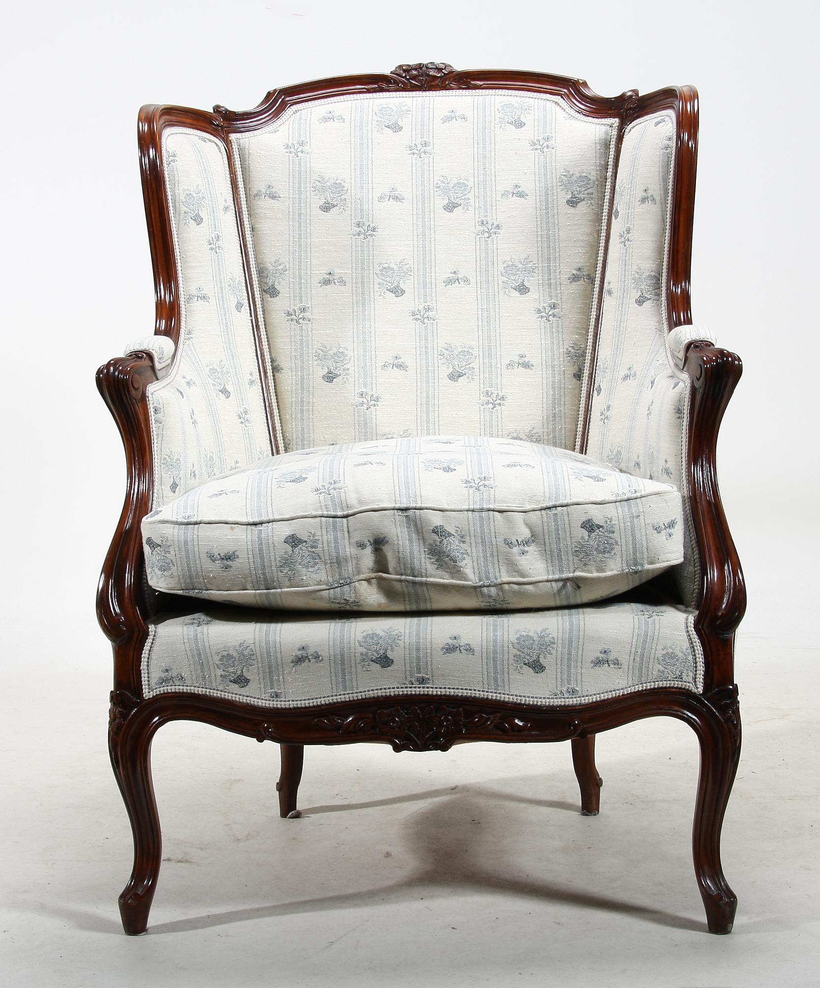 FÅTÖLJ. Louis XV stil 1900-tal.