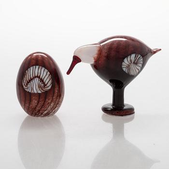 Oiva Toikka, annual glass bird with its glass egg, signed O. Toikka Nuutajärvi, dated 2010. Egg numbered 100/750.