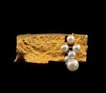Björn Weckström, A BROOCH, gold 14K and pearls, "White Cluster", Lapponia 1967. Weight 11,9 g.