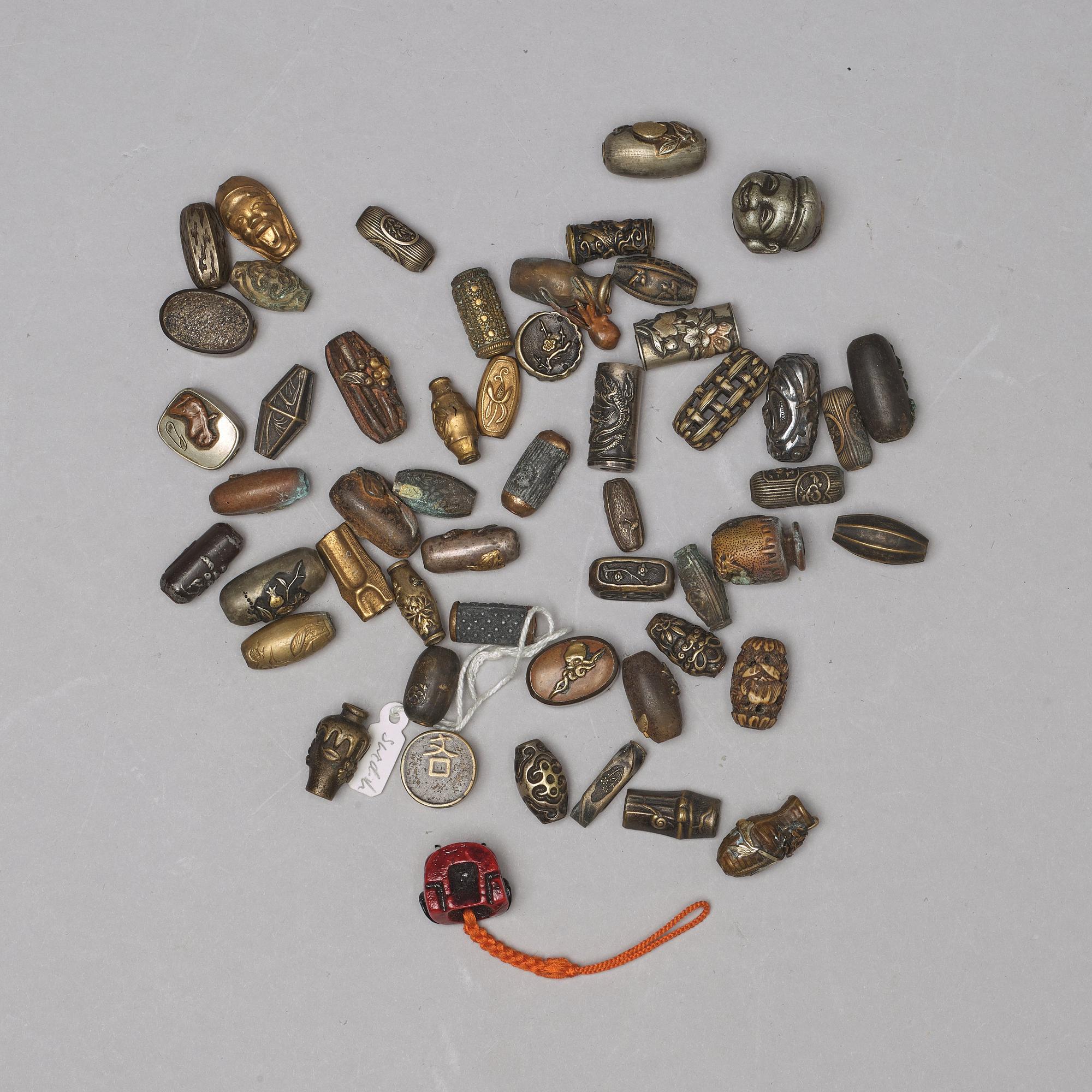 SAMLING OJIME, silver, brons och vitmetall. Japan, Meiji (1868-1912).
