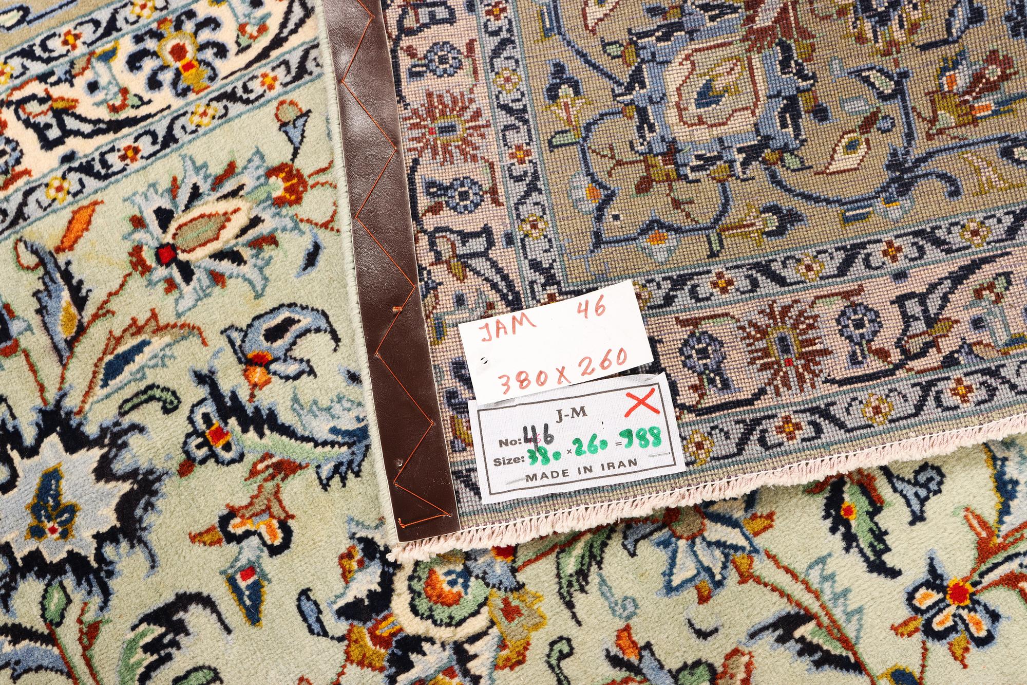 A Kashan carpet a. 380 x 260 cm.