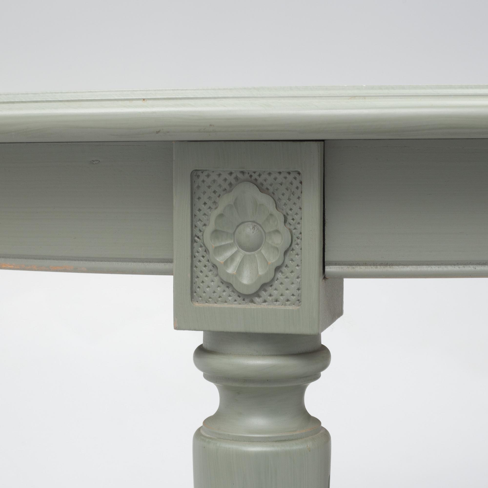 Dining table, with 2 armchairs and 6 chairs, Gustavian style, late 20th century.