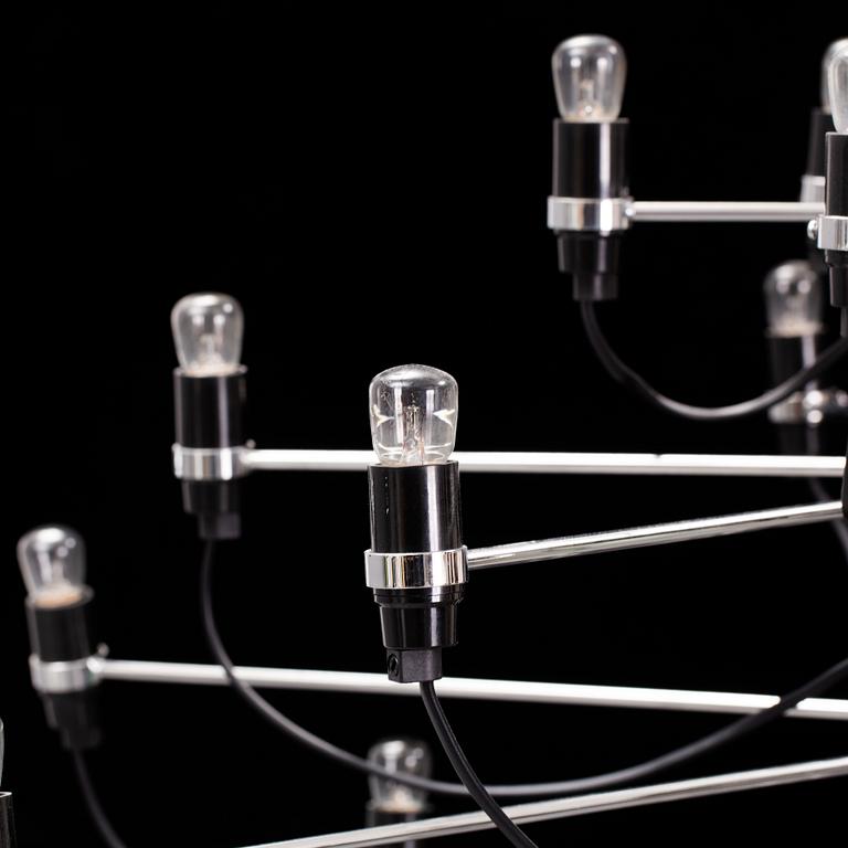 Gino Sarfatti, a "2097/30" chandelier, Flos.