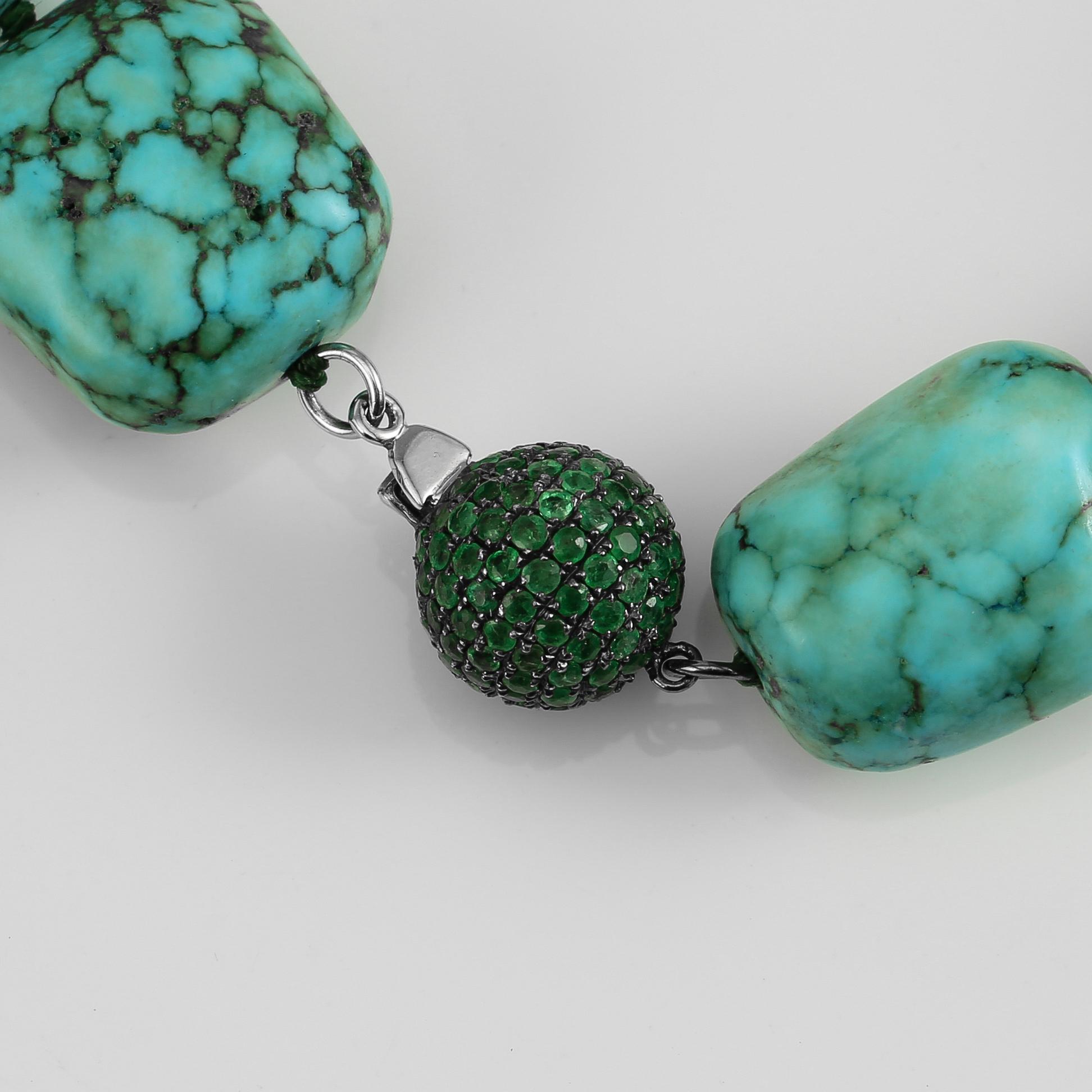 COLLIER MED HÄNGE, silver, turkoser, koraller, smaragder och diamanter.
