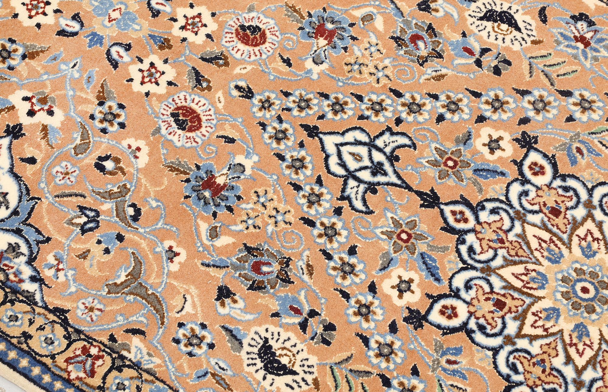 A part silk Nain runner, so-called 9 LAA, approx. 277 x 86 cm.