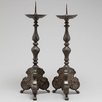 LJUSSTAKAR, ett par, tenn, 1600-/1700-tal.