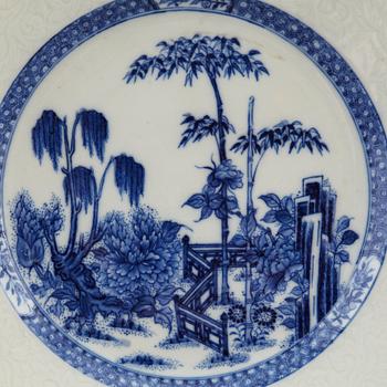 A soft paste porcelain plate, Qing dynasty, early 18th century.