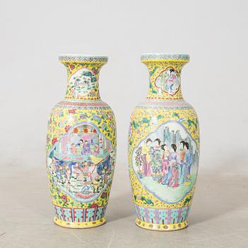 Floor vases 2 pcs China first half of the 20th century porcelain.