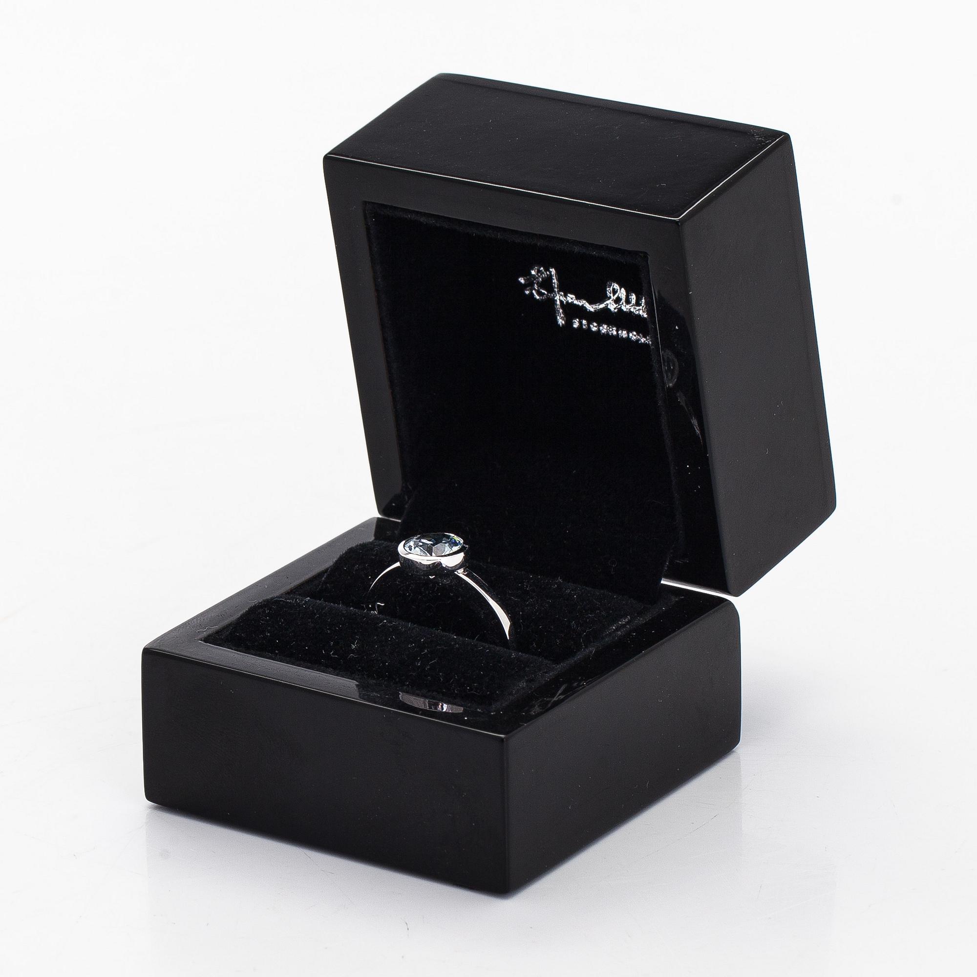 Efva Attling, ring, fasettslipad akvamarin, 18K vitguld.