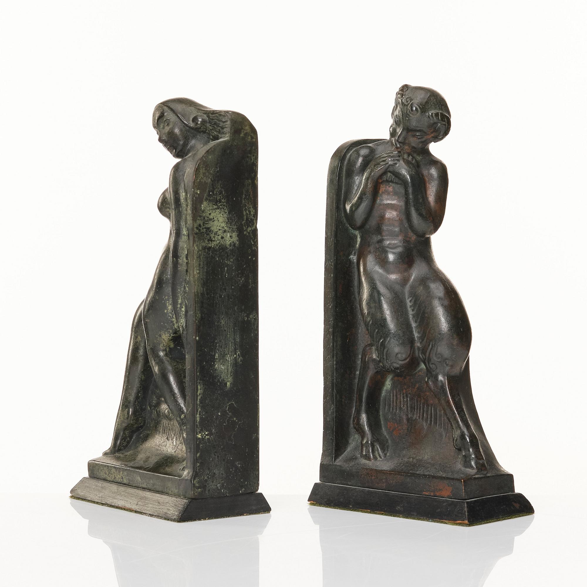Axel Gute, bokstöd, ett par, patinerad brons, 1900-talets början.