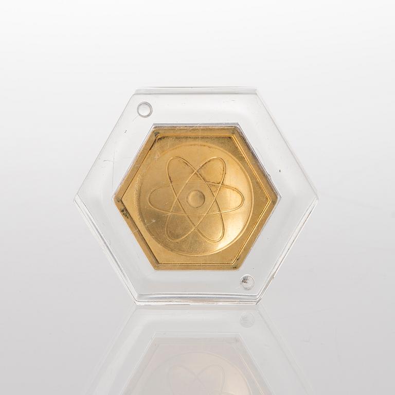 MITALI, design Eero Aarnio, kullattua hopeaa. Kultateollisuus 1968.