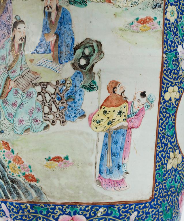 Praktvas, porslin. Qingdynastin, 1800-tal.