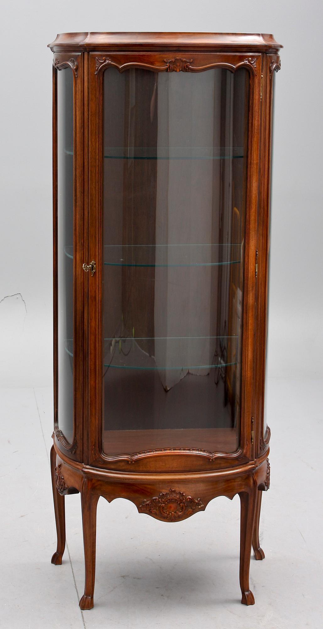 VITRINSKÅP, rokokostil, 1900-tal.