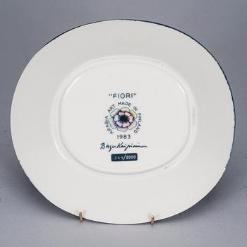 VATI, posliinia, "Fiori" Birger Kaipiainen, Arabia Art Made in Finland 1983. Numeroitu 864/2000.