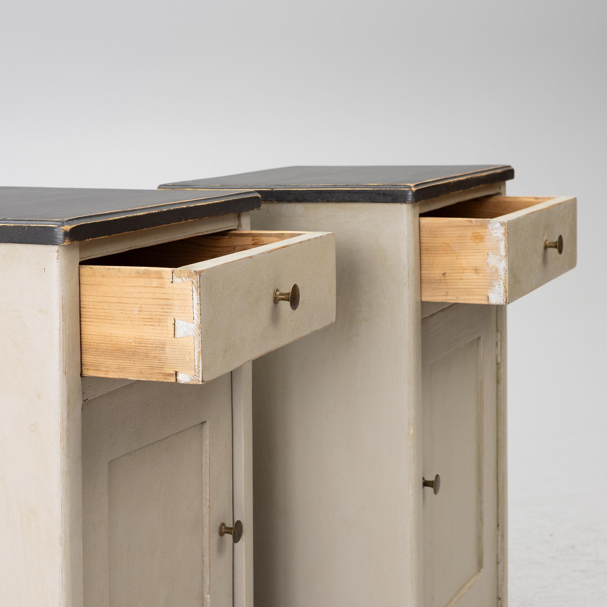 Bedside tables, a pair. Contemporary manufacture.