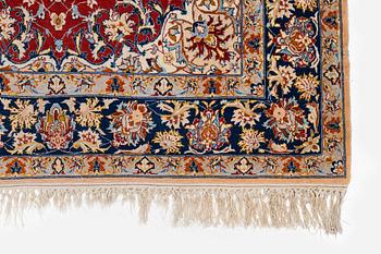 A semi-antique Isfahan rug, Central Persia, c. 160 x 105 cm.