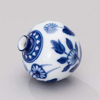 A signed porcelain vase, Arabia, Finland 1928-1932.