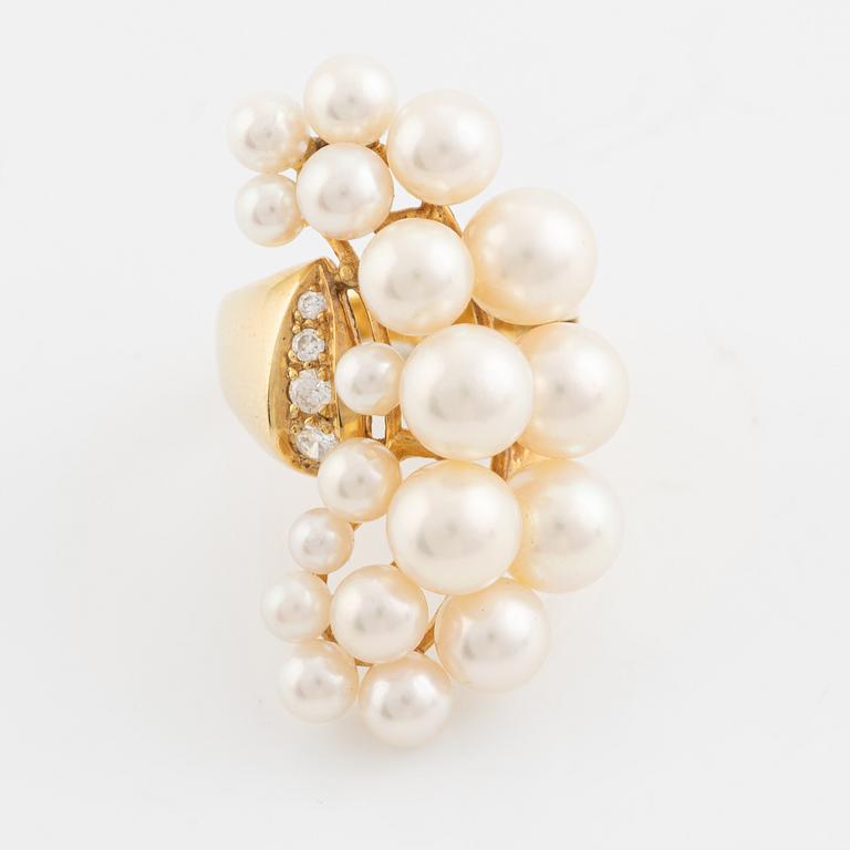 Pearl and diamond ring.