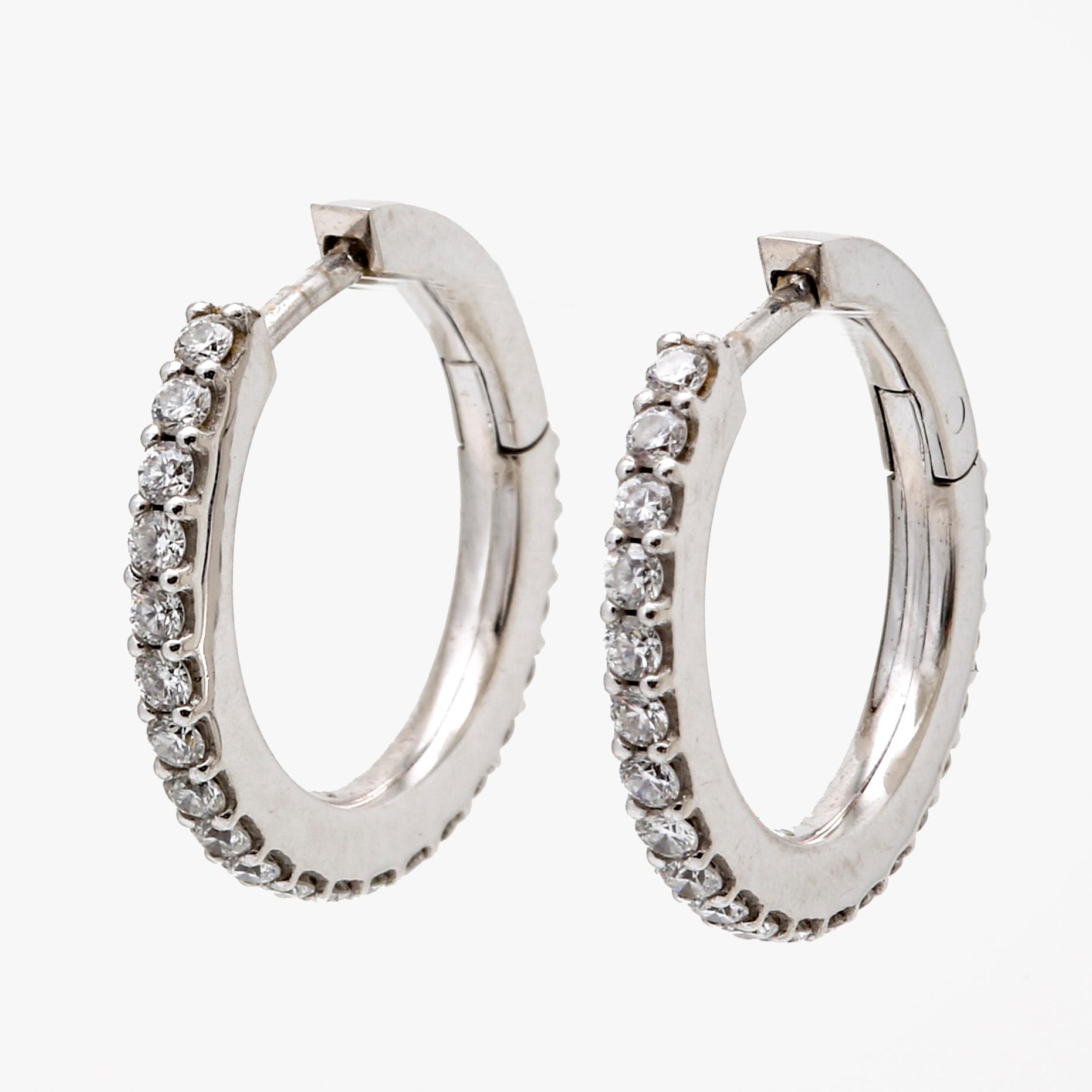 Ole Lynggaard earrings, 18K gold with 42 brilliant-cut diamonds 0,42 ct in total, TW VS, diameter 16 mm.