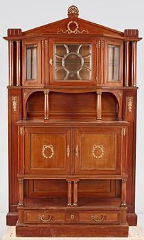 SKÅP, empirestil, 1900-talets början.