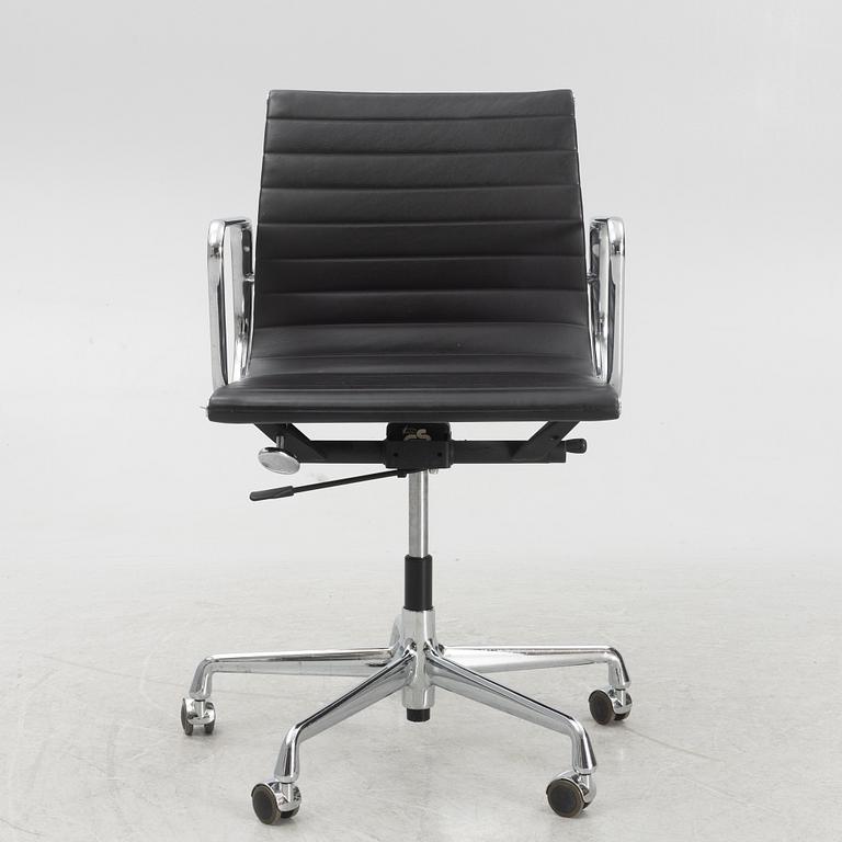 Charles & Ray Eames, office chair, "EA117" Vitra.