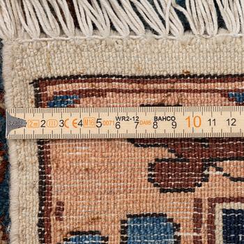 Matta Heriz, ca 365 x 350 cm.