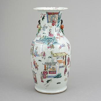 VAS, Kina, 1800-tal. Porslin.