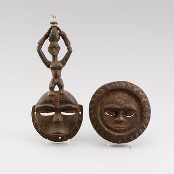 MASKER, 2 st, snidat trä, möjligen Calabar, Nigeria, Afrika.