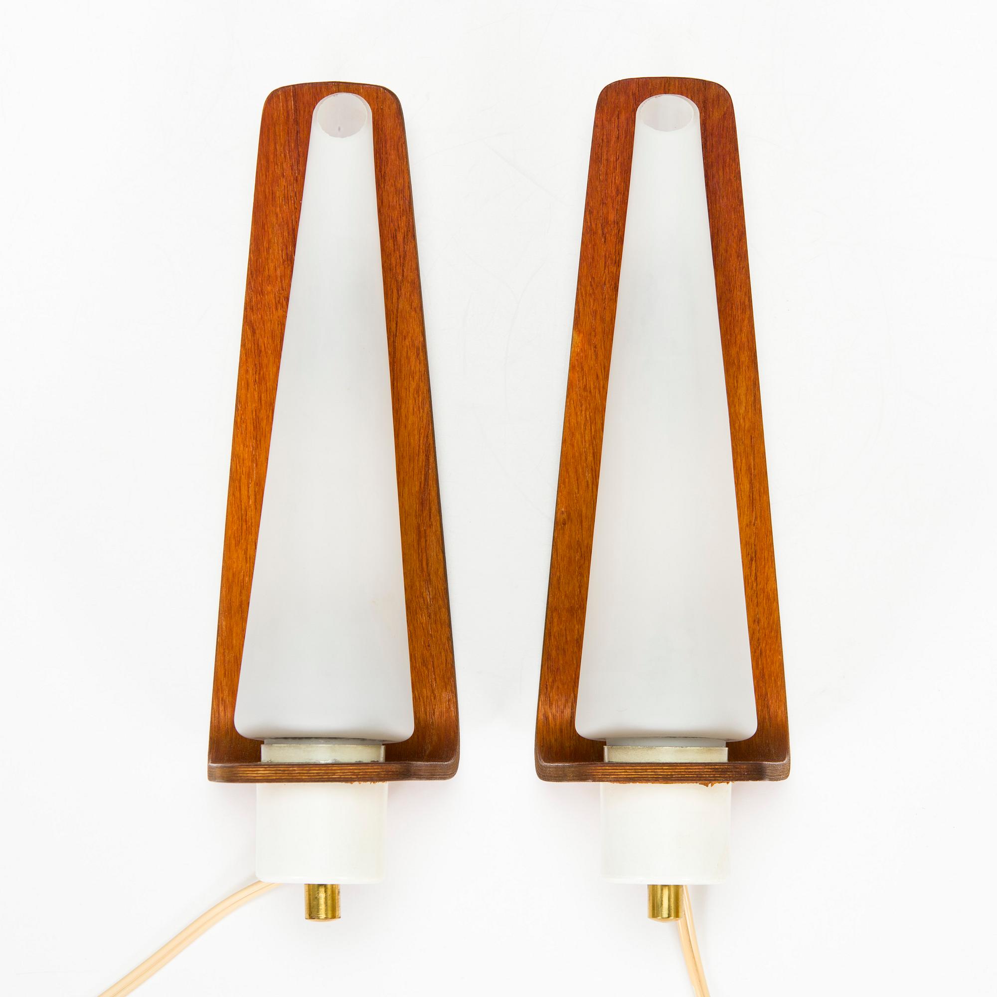 A pair of 1950s Wall lamps.
